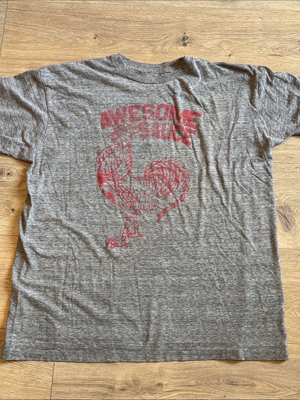 AWESOME SAUCE Rooster Graphic Short-Sleeve Tee - Gray/Red L Casual Collegiate
